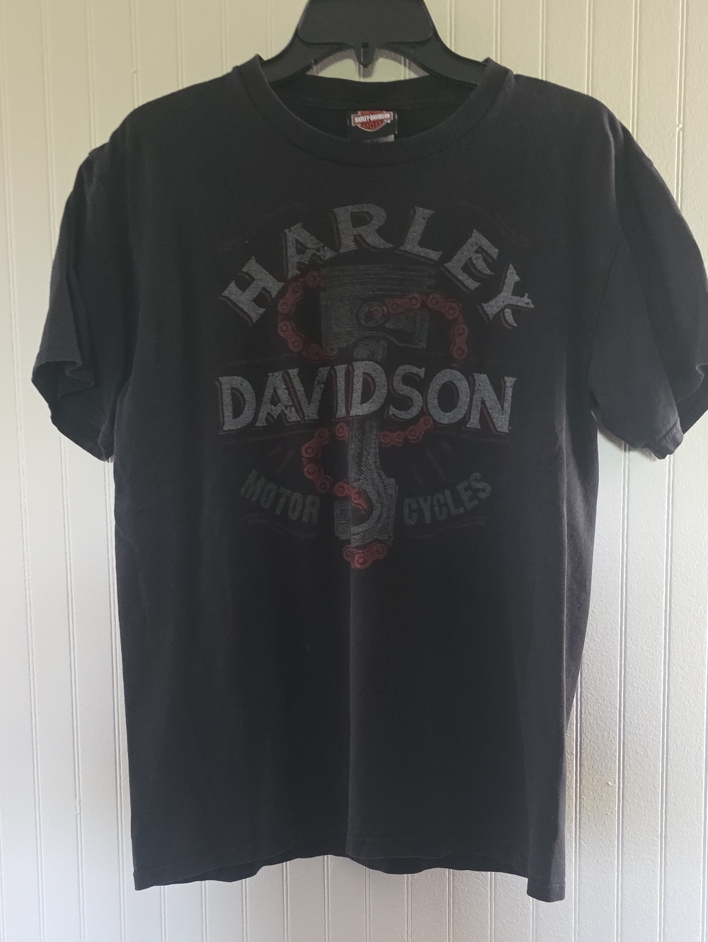 Harley-Davidson Black Tee with Subtle Red Accent Graphic